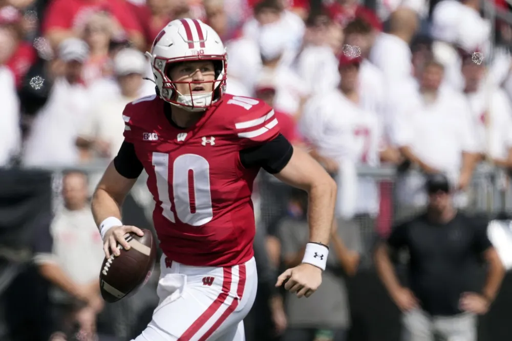 Tyler Van Dyke Transfers to SMU Following Injury at Wisconsin