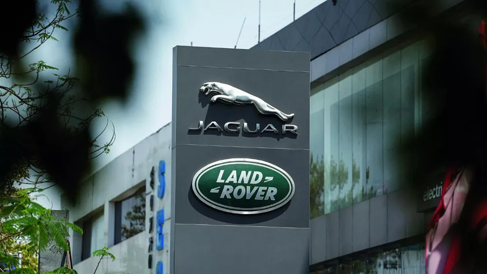 UK Government Guarantees £1.5 Billion Loan for Jaguar Land Rover After Cyberattack