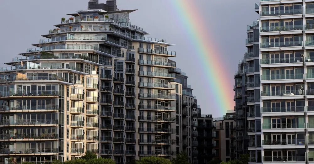 UK House Prices Unexpectedly Fall for First Time Since March, Reports Halifax