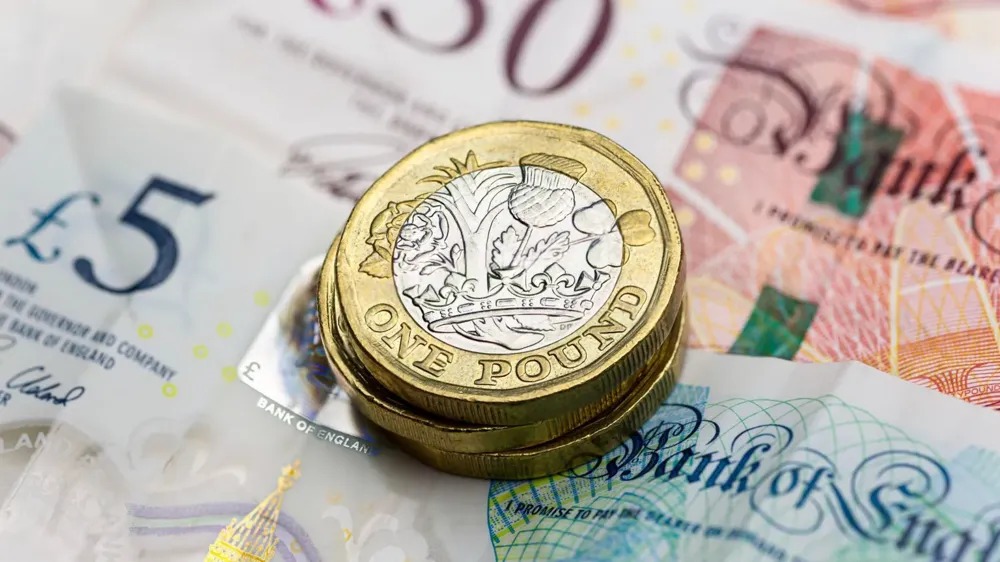 UK Pound Drops as Government Borrowing Costs Reach Highest Level Since 2008