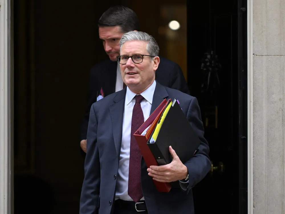 UK Prime Minister Announces National Inquiry into Grooming Gangs Following Public Pressure