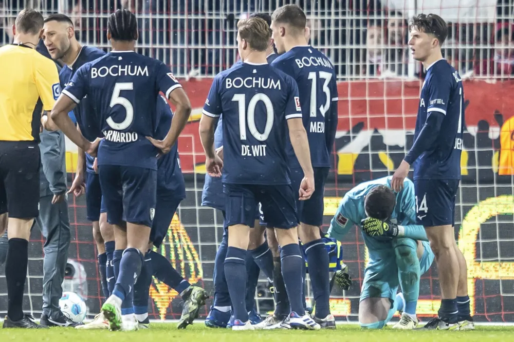 Union Berlin Challenges Court Verdict on Firelighter Incident Affecting Bochum Goalkeeper