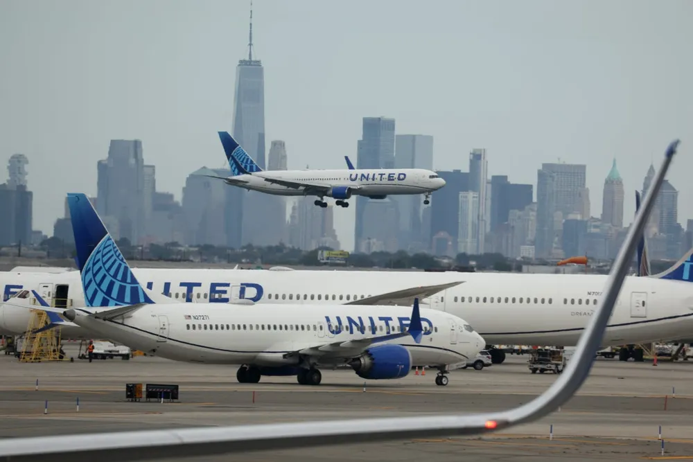 United Airlines Employees Report Illness After Consuming Christmas Meals