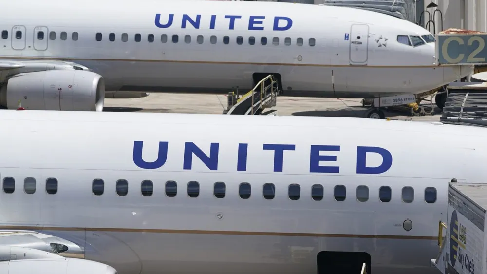 United Airlines jet involved in taxiway incident with American Airlines flight at O'Hare