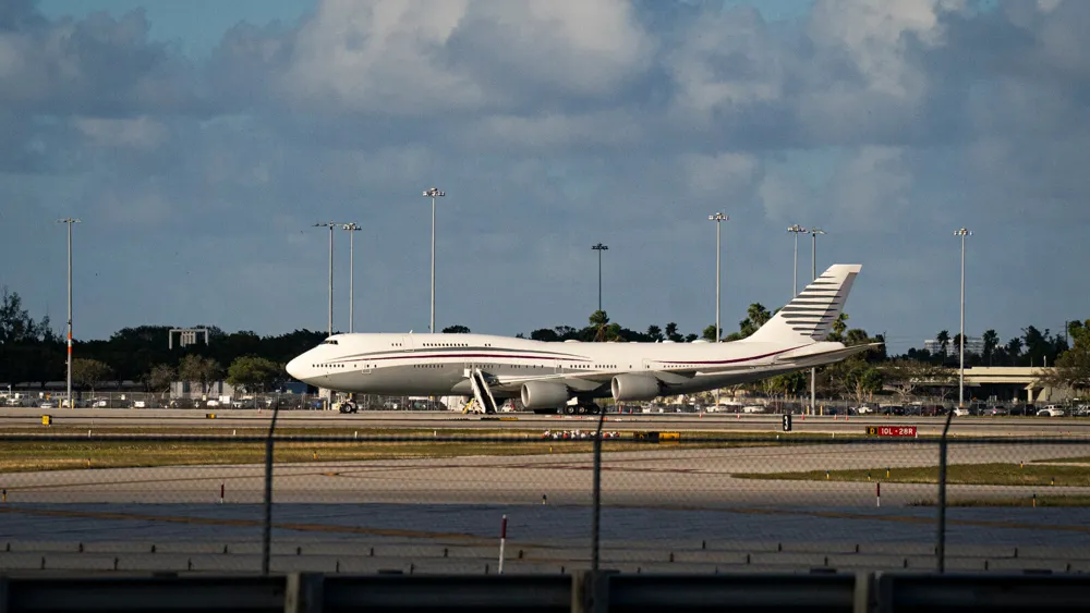 U.S. Accepts Qatari Jet for Trump’s Air Force One Amid Security and Ethical Concerns