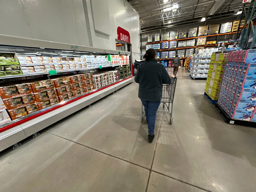 US Economy Contracts by 0.5% in Early 2025 Amid Tariff Impact