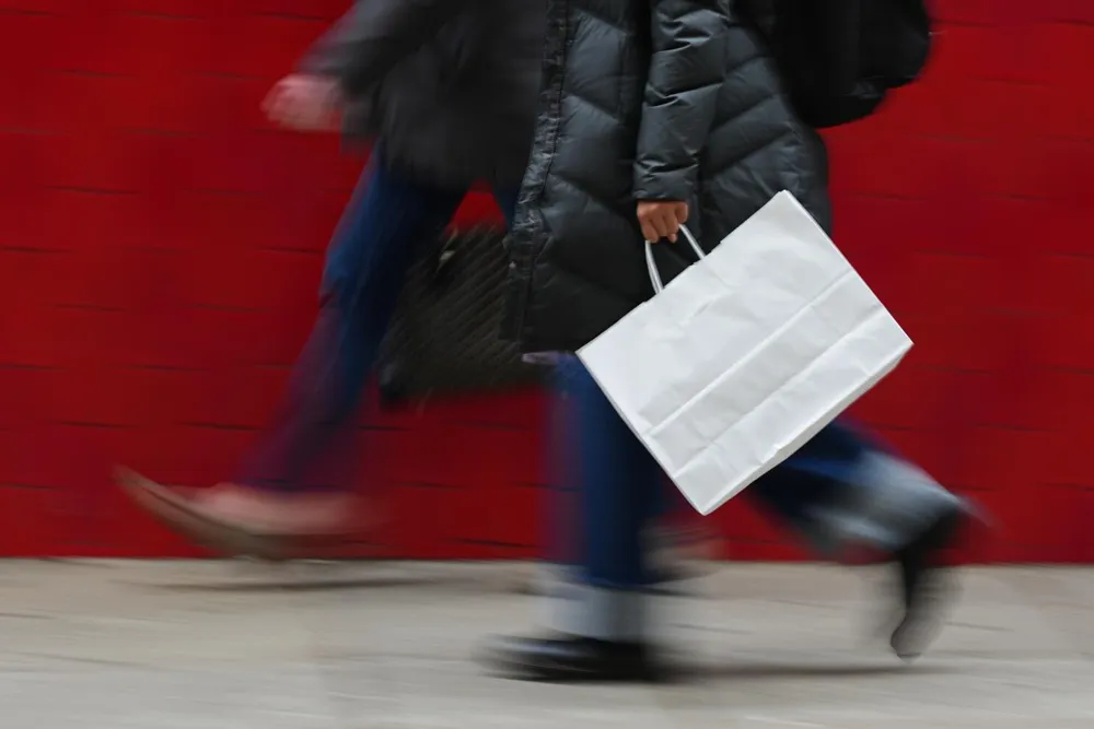 US Economy Grows 4.4% in Q3 Driven by Strong Consumer Spending