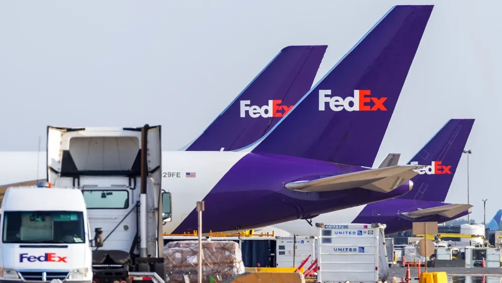 US Ends Tariff Exemption for Low-Value Packages, Raising Costs and Disrupting Supply Chains