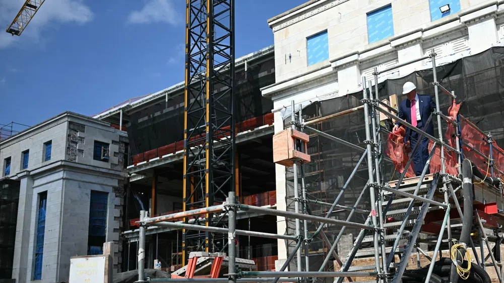 US Federal Reserve Holds Rates Steady Amidst Pressure from Trump and Internal Disagreement