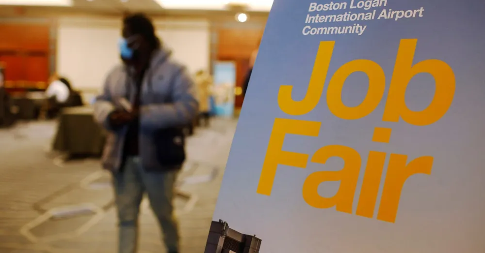 US Job Openings Rise in November, Hiring Slips