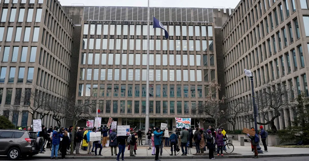 February Layoffs Surge 245%: U.S. Job Market Faces Unprecedented Cuts