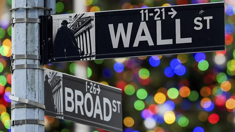 US Stocks Decline in Year-End Trading, Despite Record Growth in 2024