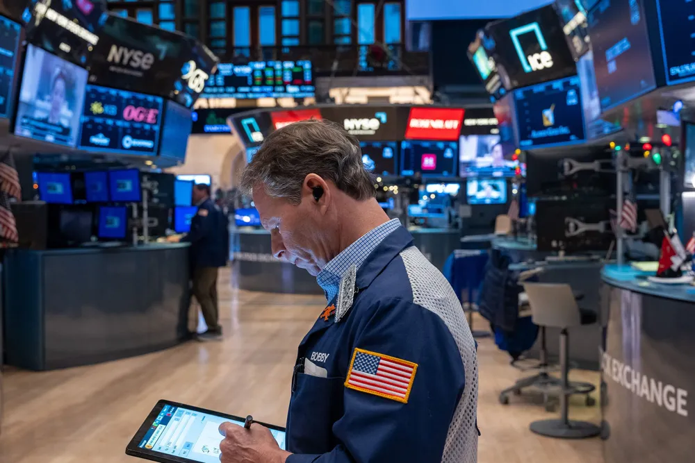 US Stocks Plunge Over 500 Points After Strong Jobs Data Raises Rate Concerns