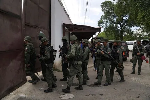 Venezuela Deploys 15,000 Troops to Colombia Border Amid US Naval Pressure