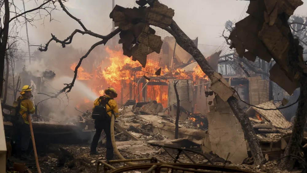 Video Captures Collapse of Studio City Home Amid Ongoing Wildfires