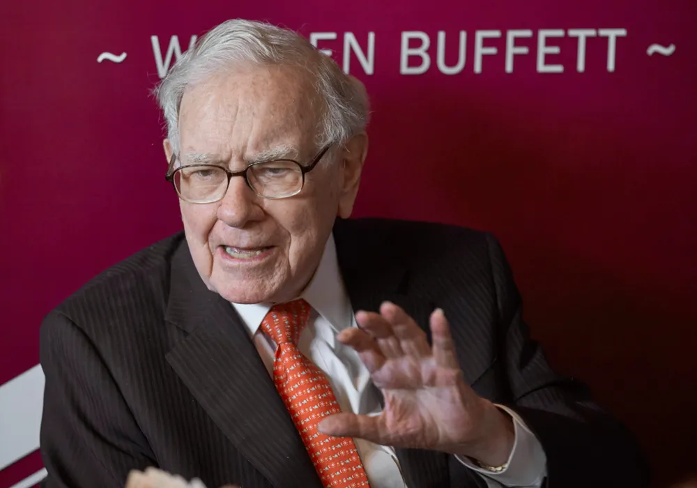 Warren Buffett Halts Donations to Gates Foundation Amid Epstein Controversy