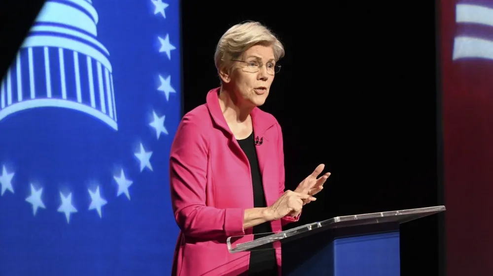 Warren Critiques Trump's Expansion Talk as a Diversion from Nominee Scrutiny