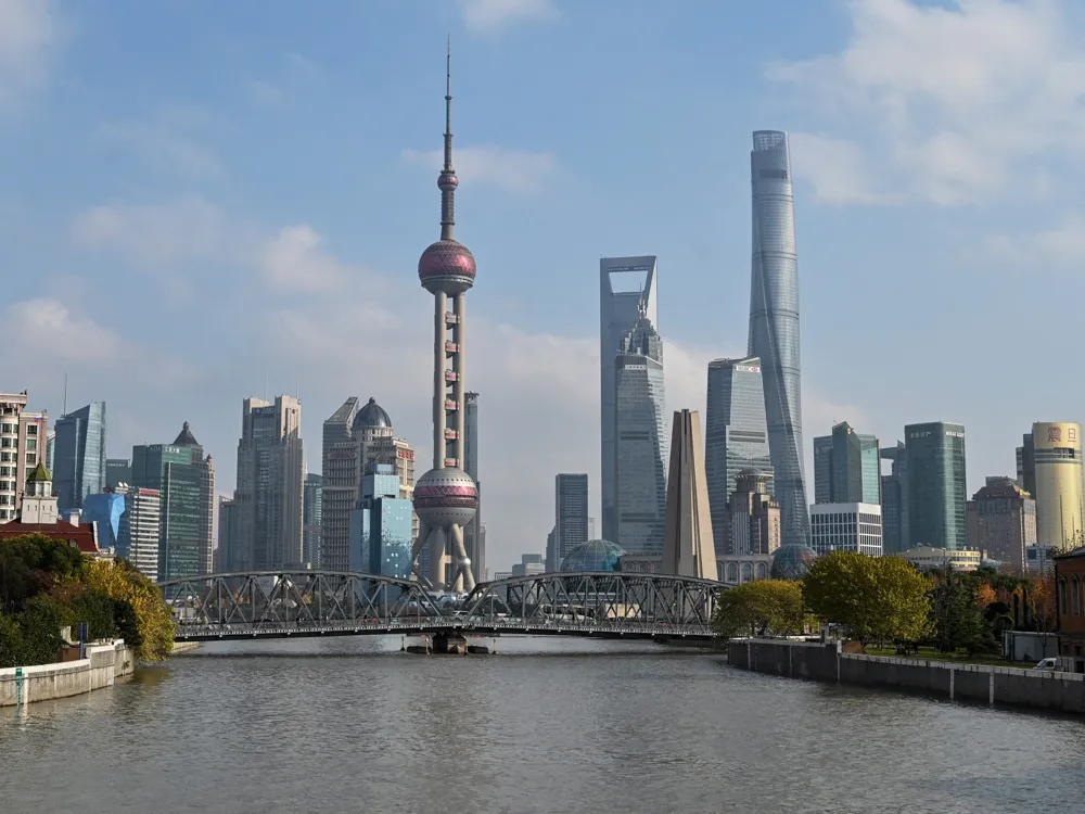 Wealthy Chinese Seek Relocation Amid Economic Uncertainty