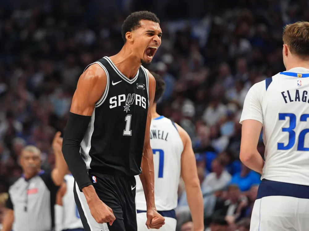 Wembanyama's 40-Point Return Leads Spurs Over Mavericks