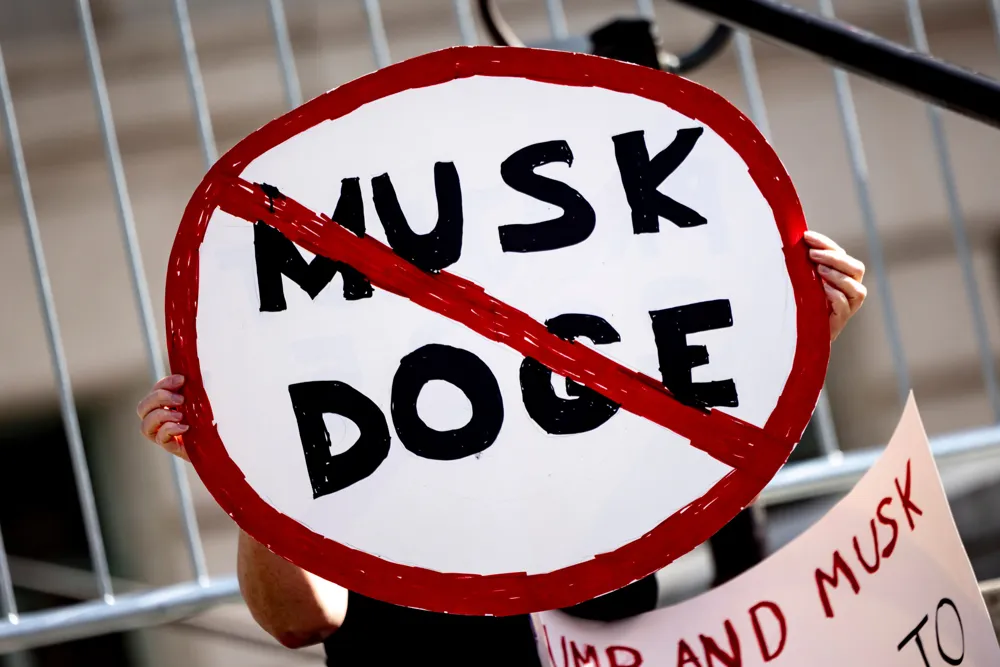White House Clarifies Elon Musk's Role and Authority in Troubled DOGE Amid Controversy