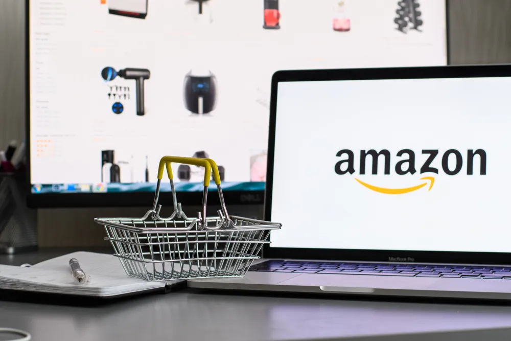 White House Criticizes Amazon's Plan to Display Tariff Costs; Amazon Denies Intentions