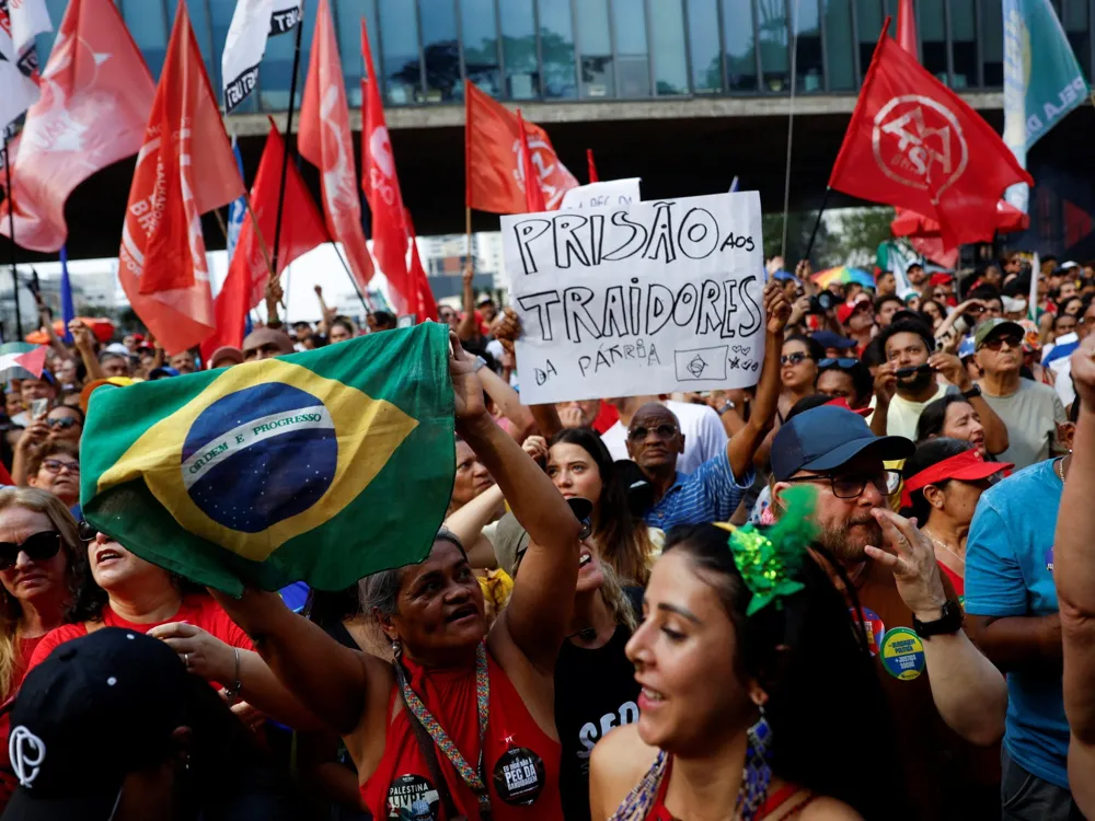 Widespread Protests Erupt in Brazil Against Proposed Amnesty for Bolsonaro