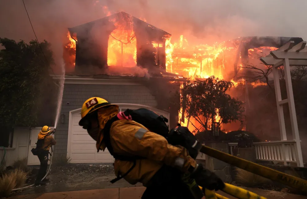 Wildfire in Los Angeles Hills Rapidly Spreads Amid Severe Santa Ana Winds