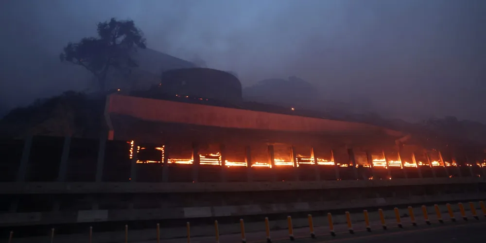 Wildfire Threatens Getty Villa in LA; Museum Implements Protection Measures