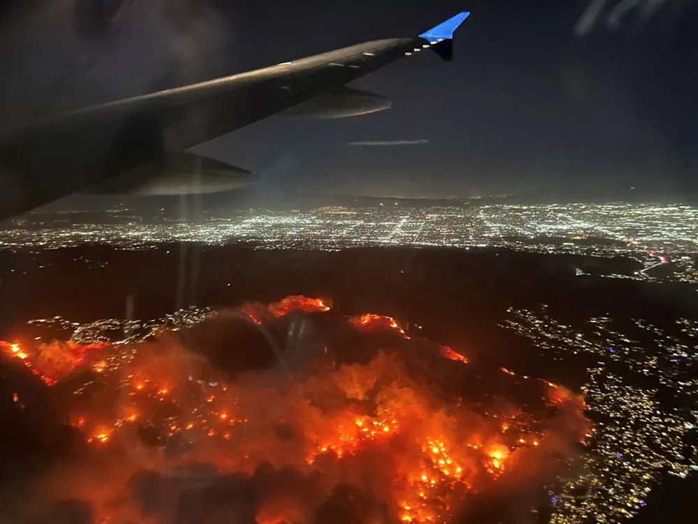 Wildfires in Los Angeles Disrupt Flights with Major Delays and Dangerous Landings