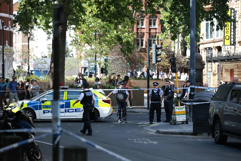 Woman arrested after stabbing four men in central London