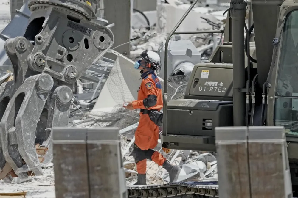 Woman succumbs to heat stroke in car amid aftermath of Japan earthquake