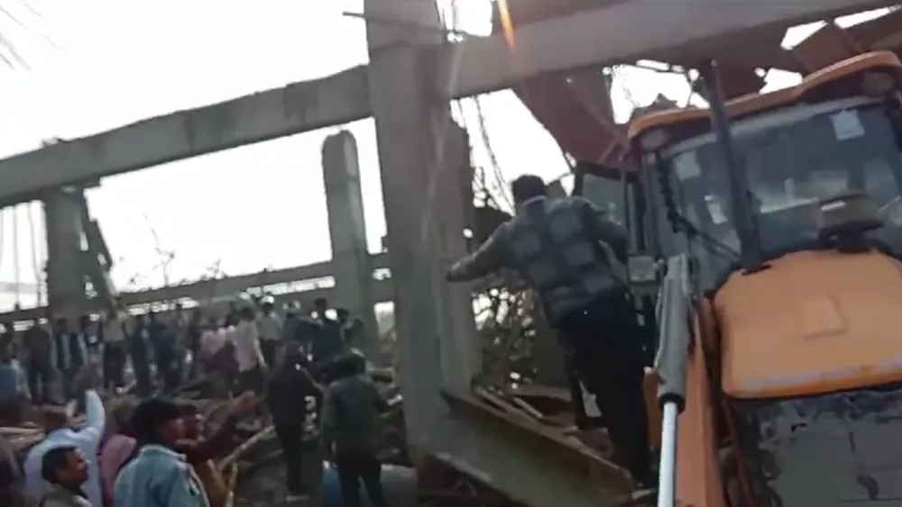 Workers trapped and injured as lintel collapses at Kannauj railway station