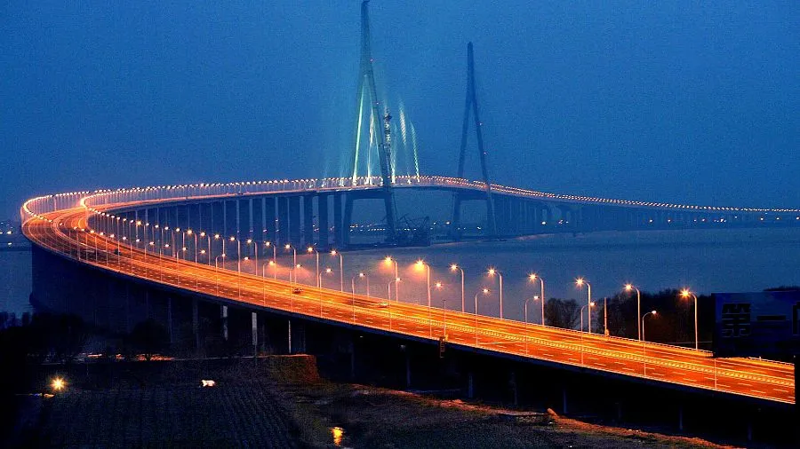 World's tallest bridge, Huajiang Grand Canyon, opens in China