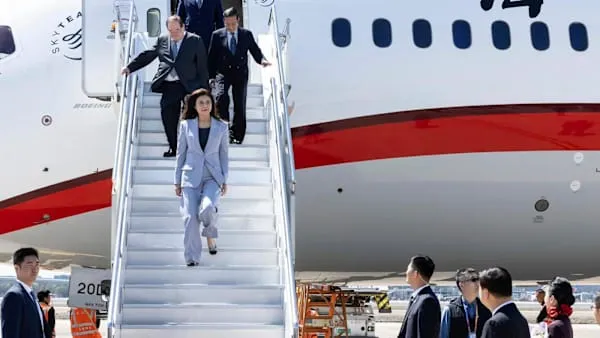 Xi Jinping Meets Taiwan Opposition Leader Cheng Li-wun in Push for Cross-Strait Peace