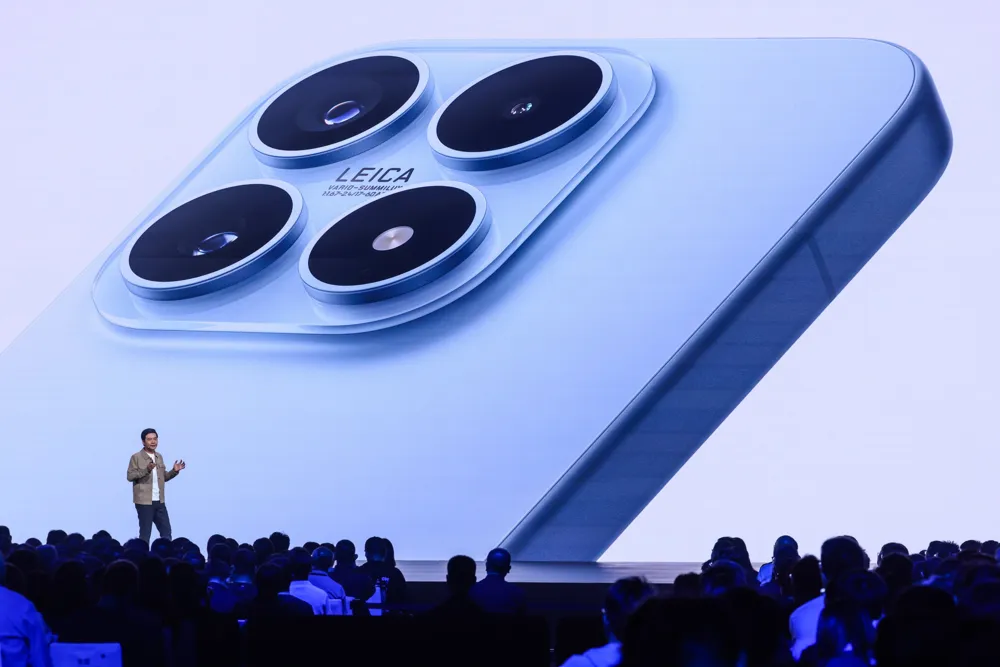 Xiaomi Unveils 17-Series Smartphones to Compete Directly with Apple's iPhone 17